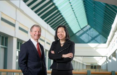 From left, Sandra L. Wong, MD, MS, and Mark A. Creager, MD, will lead 十大博彩推荐排名卫生's Center for Rural 健康 Care Delivery Science.From left, Sandra L. Wong, MD, MS, and Mark A. Creager, MD, stand under the dome at Dartmouth Hitchcock Medical Center.
